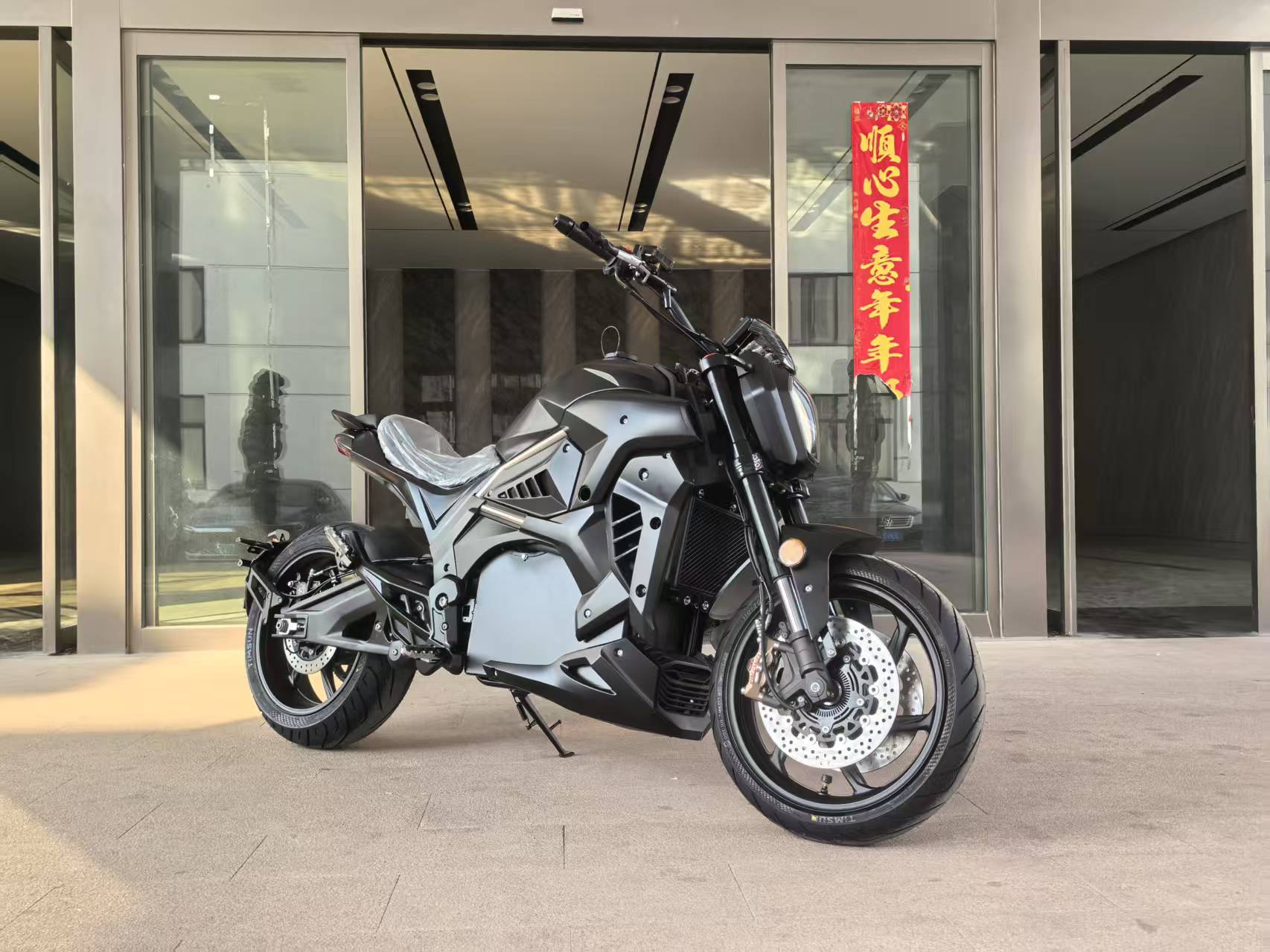 STLF Moto Elettrica da Corsa p - 72V 5000W Electric Motorcycle recensione e prezzo