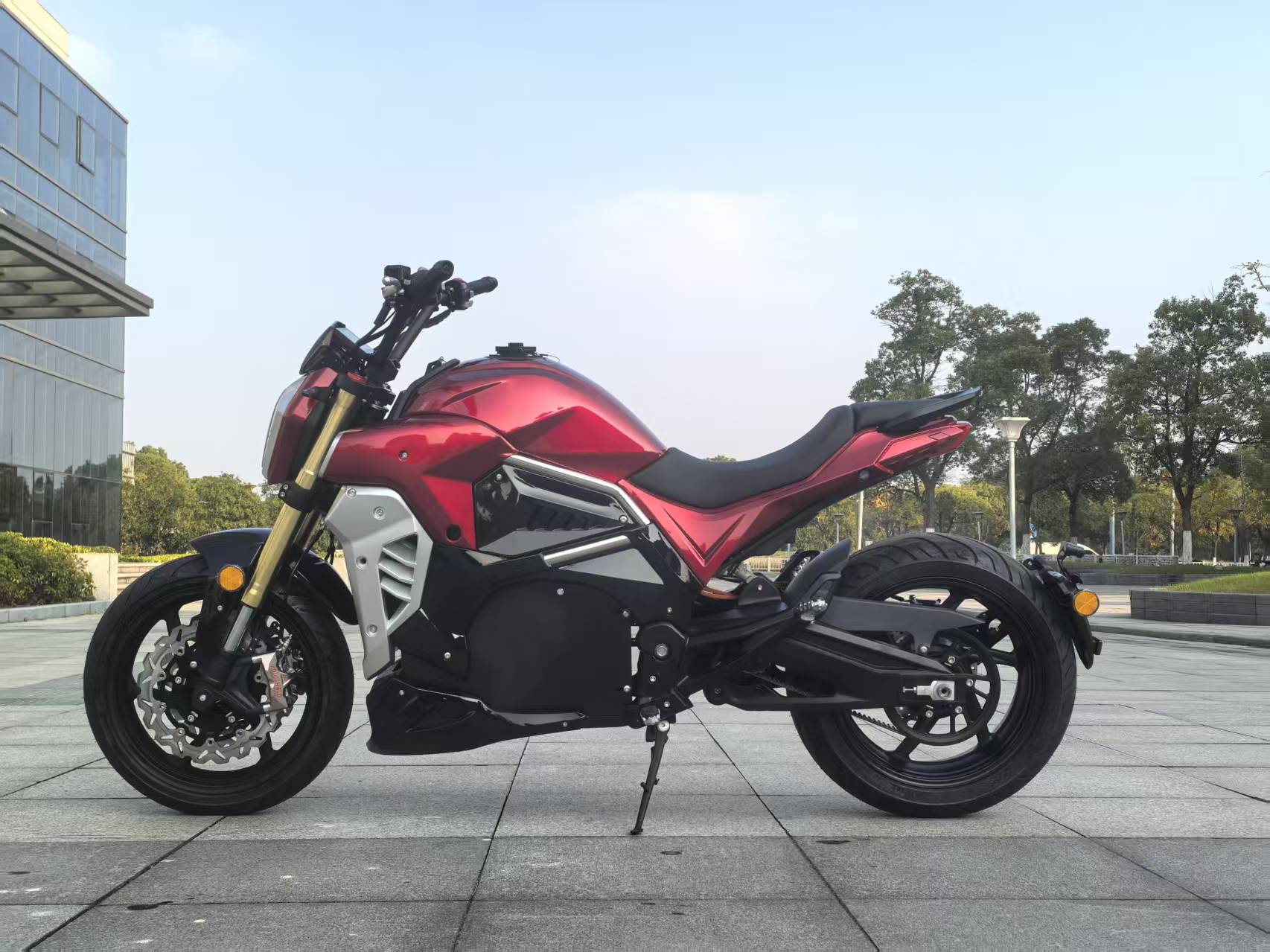 STLF Moto Elettrica da Corsa p - 72V 5000W Electric Motorcycle recensione e prezzo