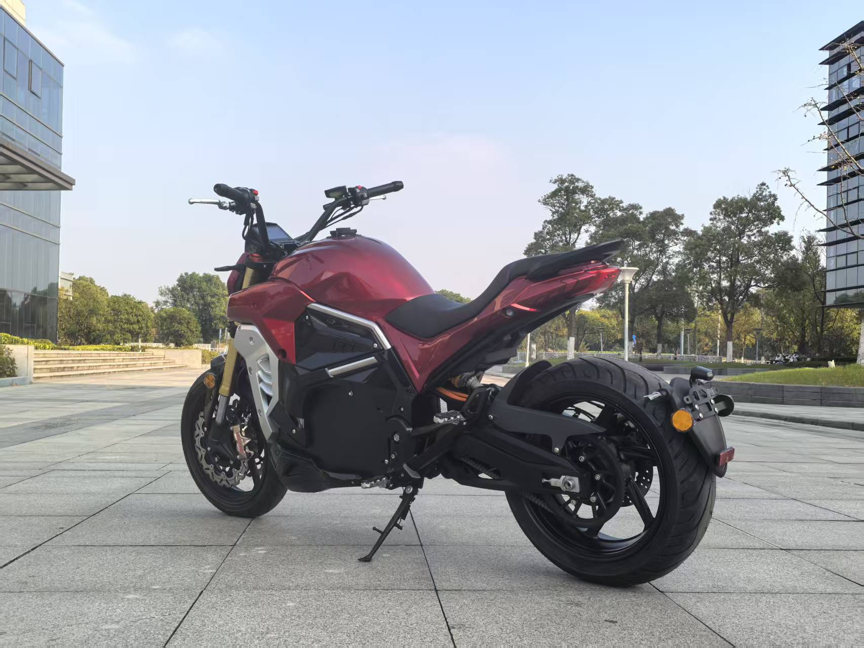 STLF Moto Elettrica da Corsa p - 72V 5000W Electric Motorcycle recensione e prezzo